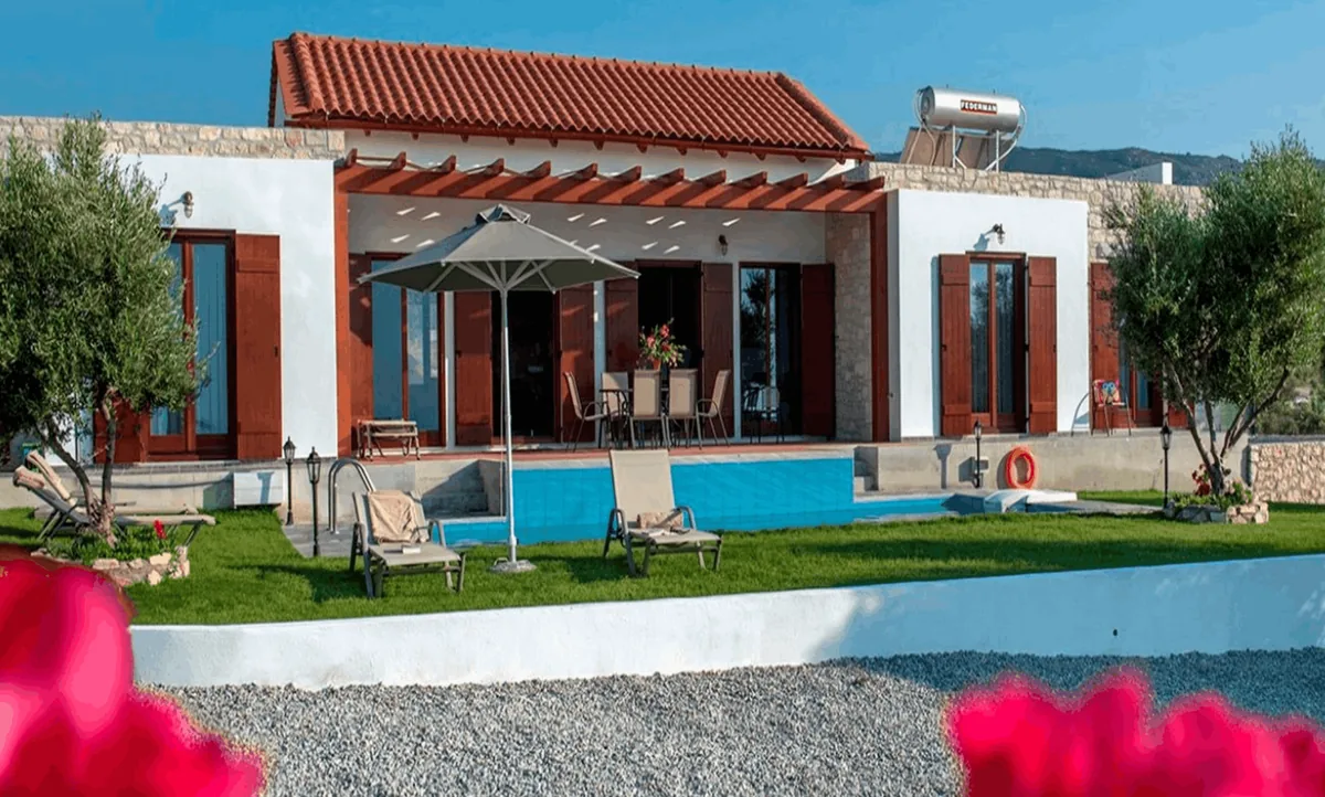 Kyria villa near Rethymno, a four bedroom Crete villa with a large pool among vineyards and olive groves.